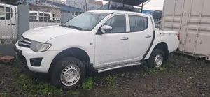 Mitsubishi L200 Double Cab 2.5 180hp 4WD 2013 White