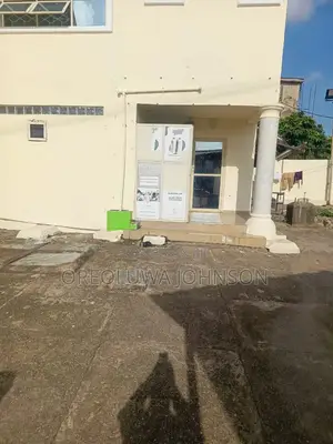 5bdrm Block of Flats in Idimu for sale