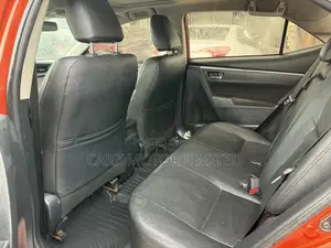 Toyota Corolla LE (1.8L 4cyl 2A) 2018 Orange