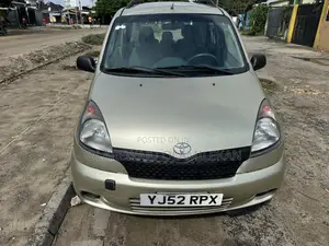 Toyota Yaris 2003 Gold