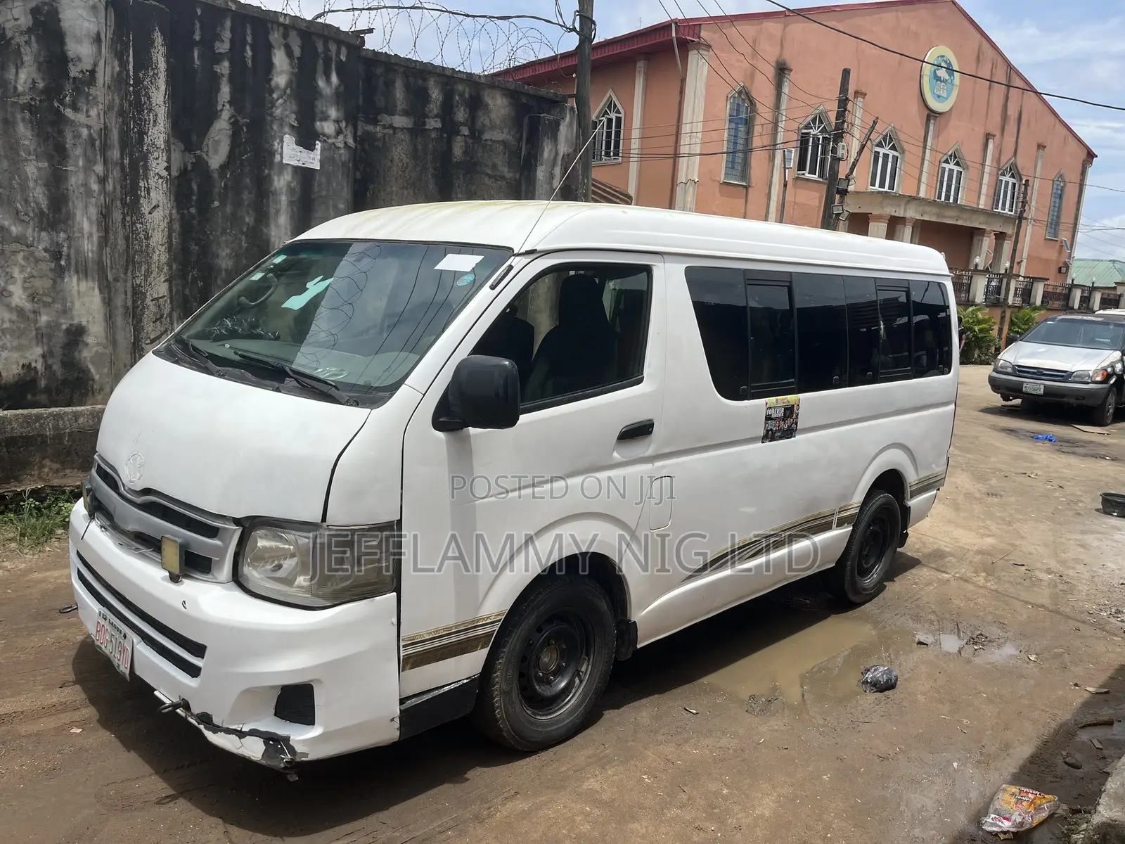 Hummer H2 2009 White