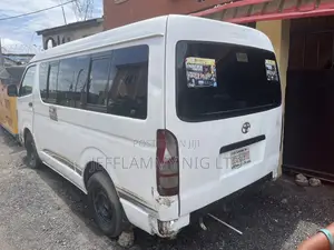 Hummer H2 2009 White