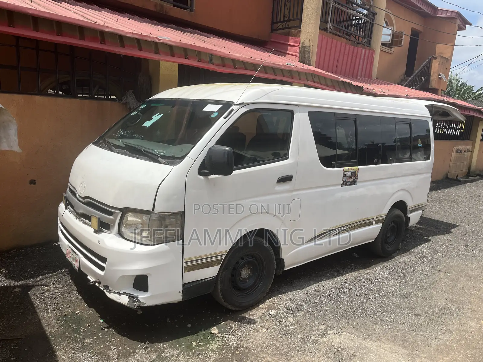 Hummer H2 2009 White