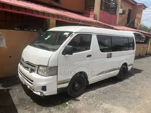 Hummer H2 2009 White