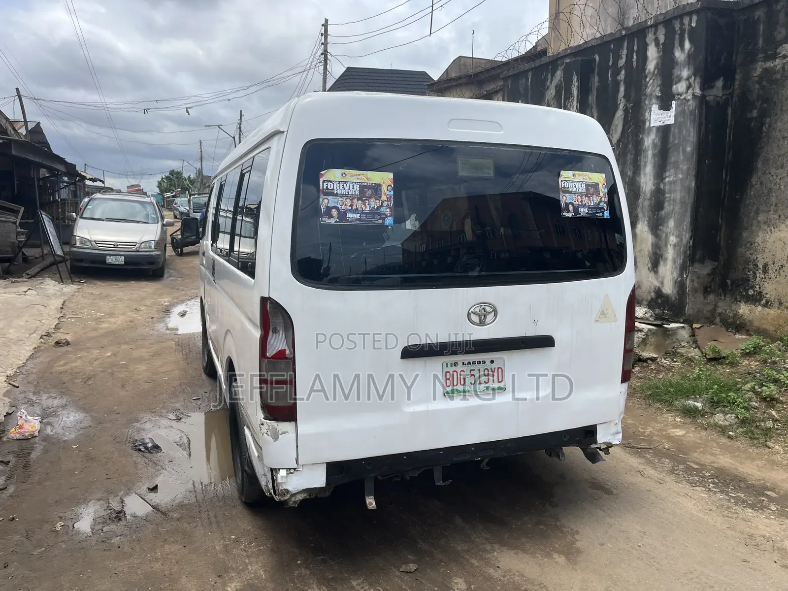 Hummer H2 2009 White