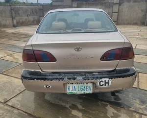 Toyota Corolla 2000 Gold