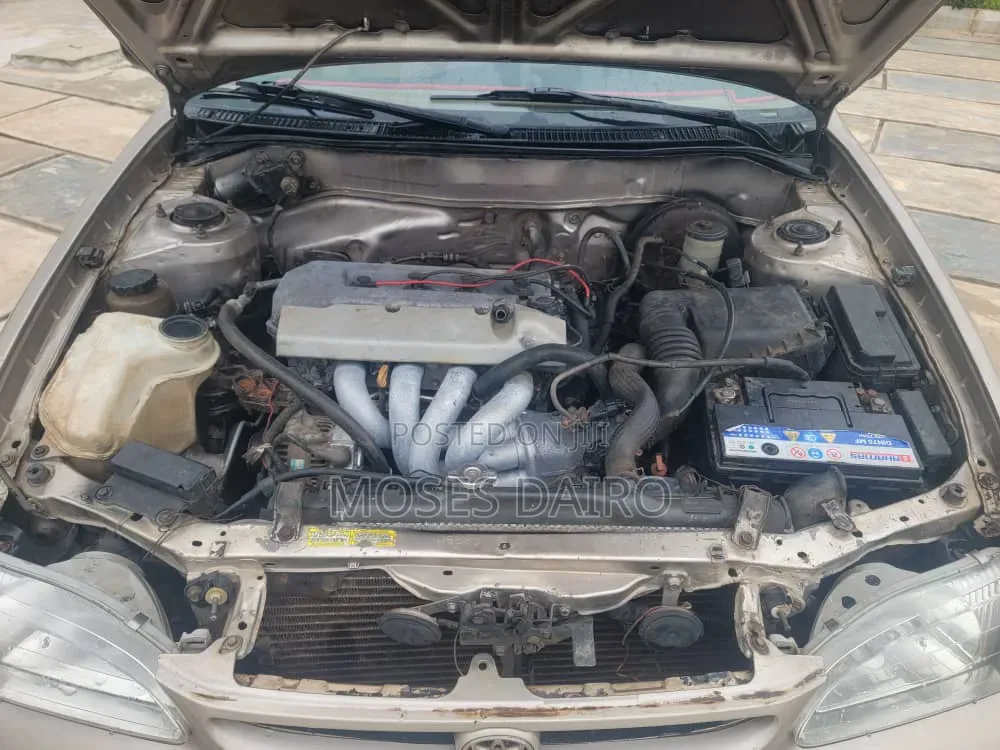 Toyota Corolla 2000 Gold