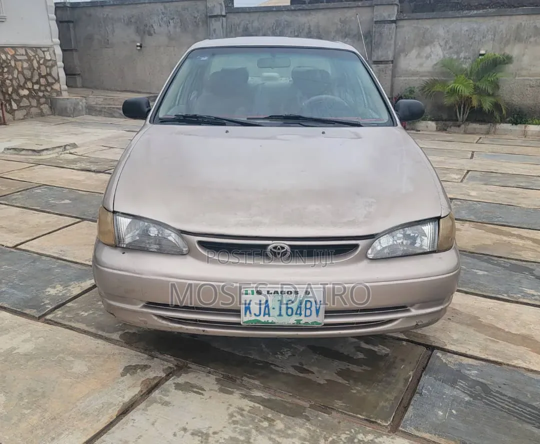 Toyota Corolla 2000 Gold