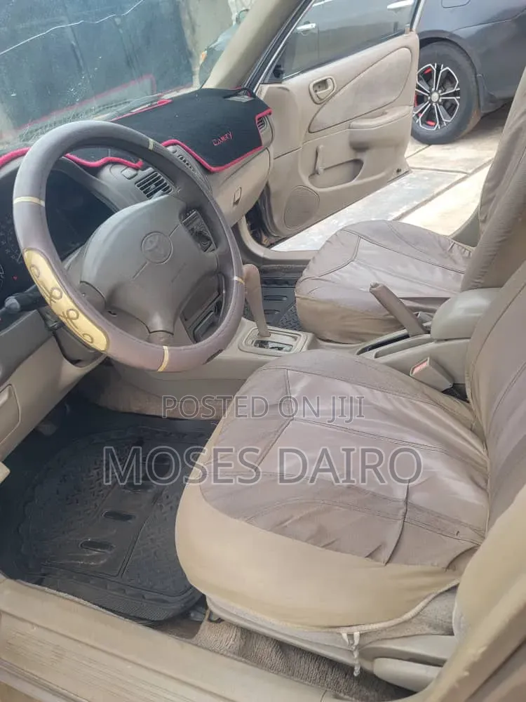 Toyota Corolla 2000 Gold
