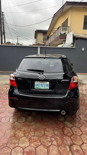 Toyota Matrix S Hatchback FWD (2.4L 4cyl 5A) 2009 Black