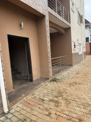 3bdrm Block of Flats in Jahi Aduve School for rent