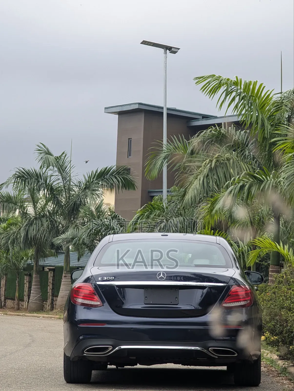 Mercedes-Benz E300 2016 Blue