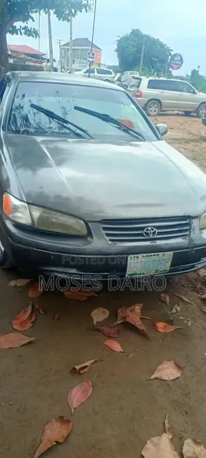 Toyota Camry 2000 Gray