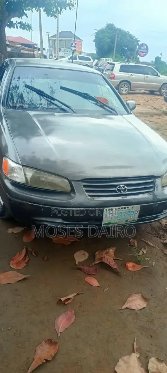 Toyota Camry 2000 Gray