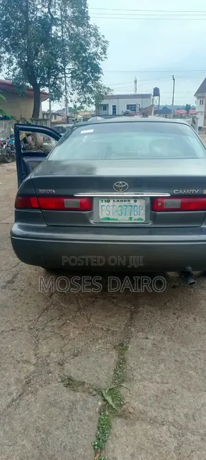 Toyota Camry 2000 Gray