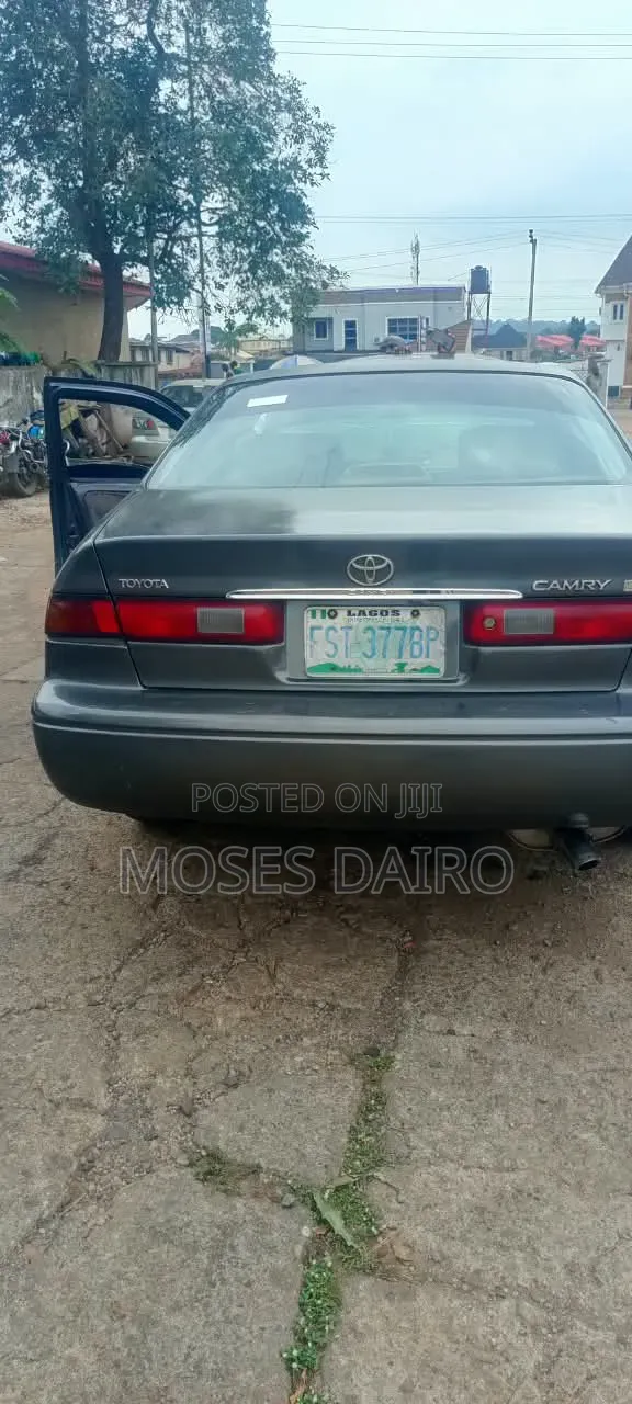 Toyota Camry 2000 Gray