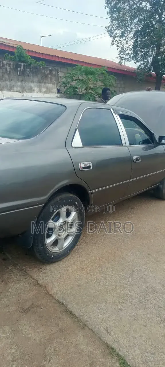 Toyota Camry 2000 Gray