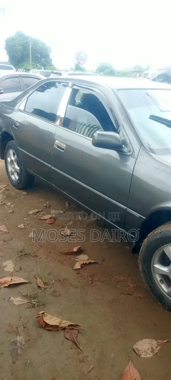 Toyota Camry 2000 Gray