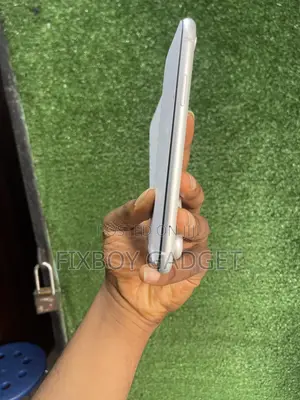 Apple iPhone XR 128 GB White