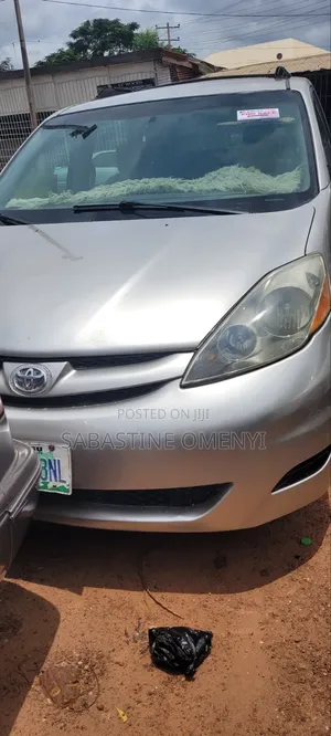 Toyota Sienna 2006 Silver