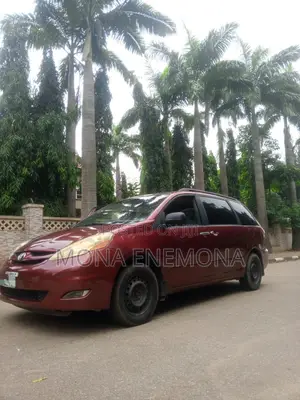 Toyota Sienna 2005 Red