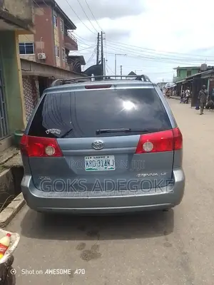 Toyota Sienna 2006 Blue