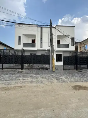 5bdrm Duplex in Gbagada for sale