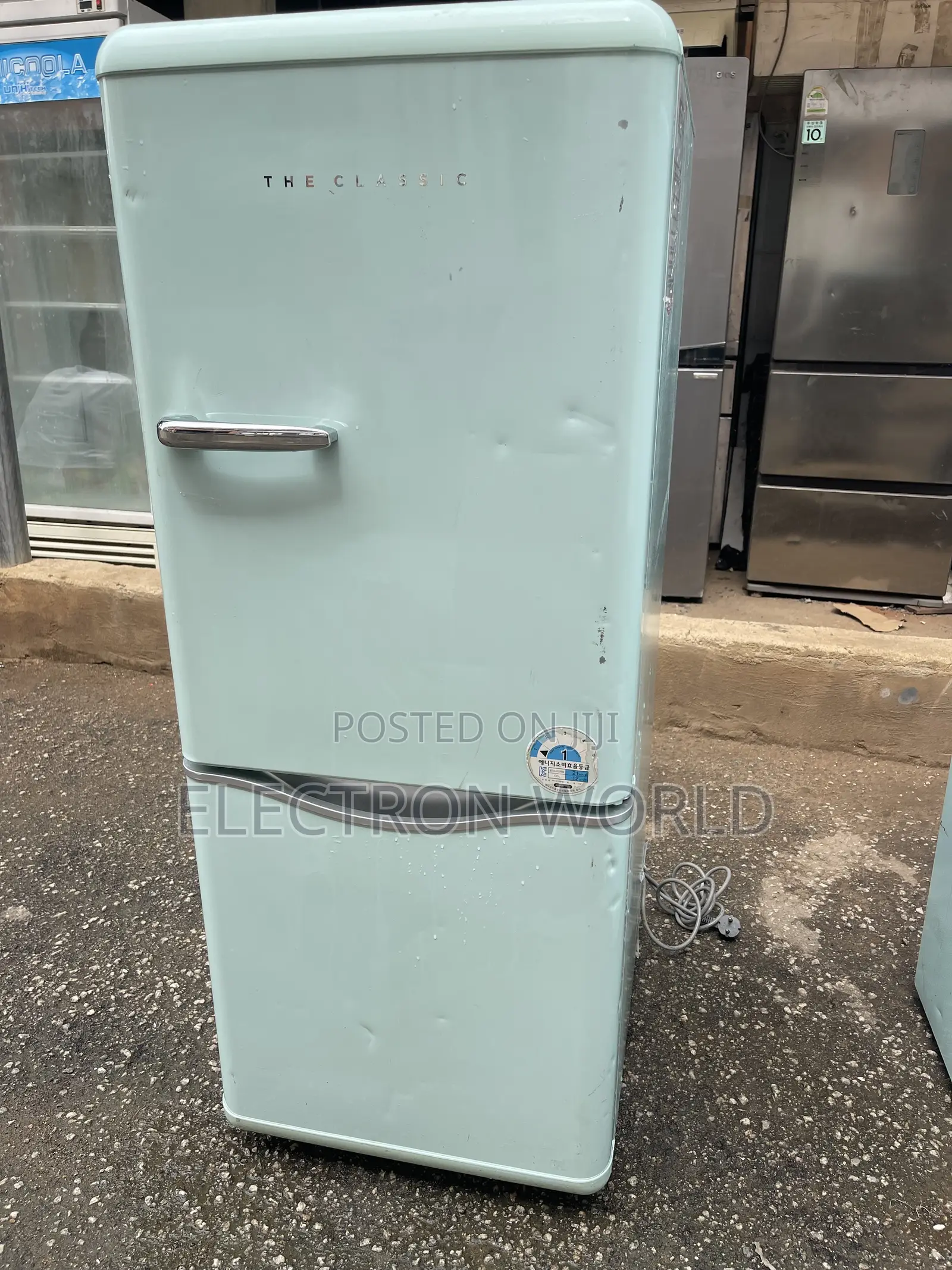 The CLASSIC Retro Refrigerator