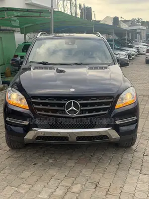 Mercedes-Benz M Class ML350 4dr SUV (3.5L 6cyl 7A) 2015 Blue