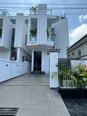 5bdrm Duplex in Ikota for sale