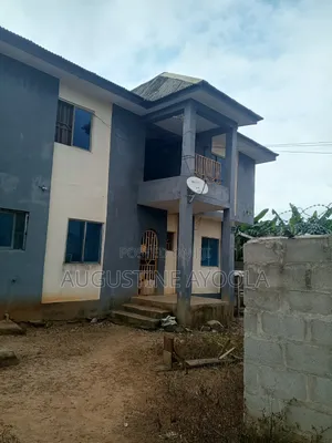 6bdrm House in Akinwande Street for sale