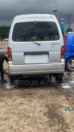 Suzuki Every 2005