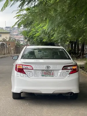 Toyota Camry SE 4dr Sedan (2.5L 4cyl 6A) 2012 White