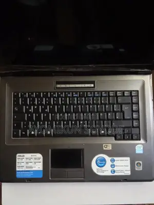 Laptop Asus 2GB Intel Core 2 Quad HDD 160GB