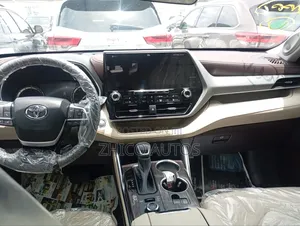 Toyota Highlander Platinum 2022 Blue