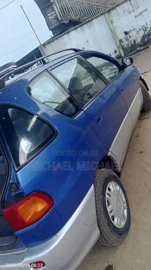 Toyota Picnic 2.0 FWD 2003 Blue