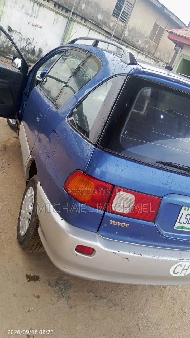 Toyota Picnic 2.0 FWD 2003 Blue