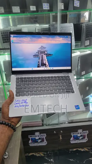 Laptop Dell Latitude 5320 2-in-1 32GB Intel Core i7 SSD 512GB