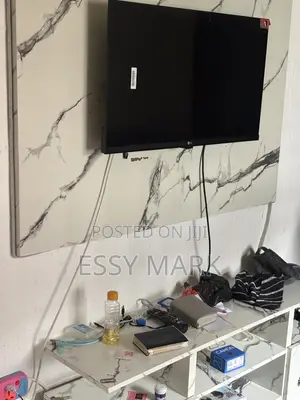 32 Inches Smart LG TV