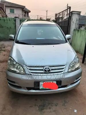 Toyota Avensis Verso 2.0 Diesel 2004 Silver