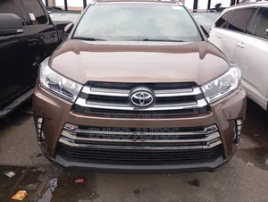 Toyota Highlander LE Plus 4x4 V6 (3.5L 6cyl 8A) 2017 Brown