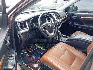 Toyota Highlander LE Plus 4x4 V6 (3.5L 6cyl 8A) 2017 Brown
