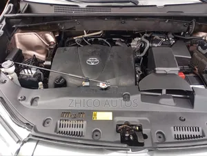 Toyota Highlander LE Plus 4x4 V6 (3.5L 6cyl 8A) 2017 Brown
