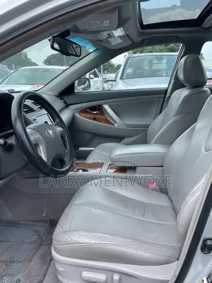 Toyota Camry XLE 4dr Sedan (2.5L 4cyl 6A) 2011 Silver