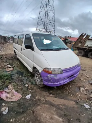 Toyota HiAce 2002 White