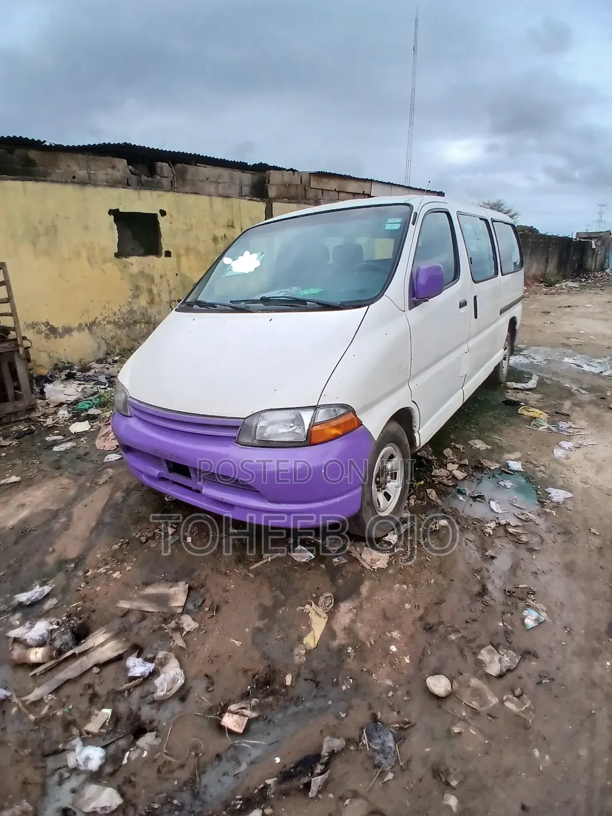 Toyota HiAce 2002 White