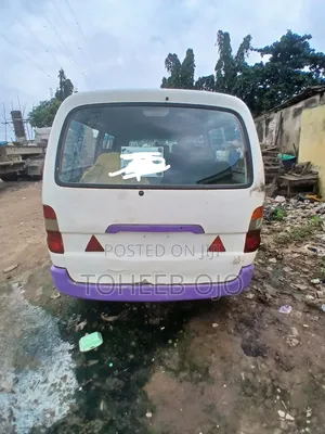 Toyota HiAce 2002 White