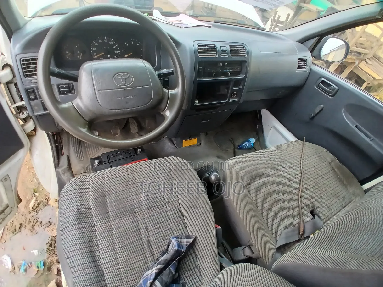 Toyota HiAce 2002 White
