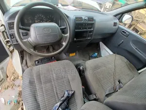 Toyota HiAce 2002 White