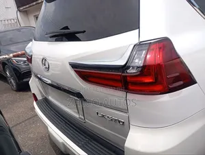 Lexus LX 570 AWD 2019 White